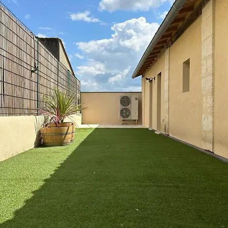 Ancienne Tuilerie Entierement Renovee Avec Piscine Et Vue Sur La Dordogne * Fronsac (Gironde)