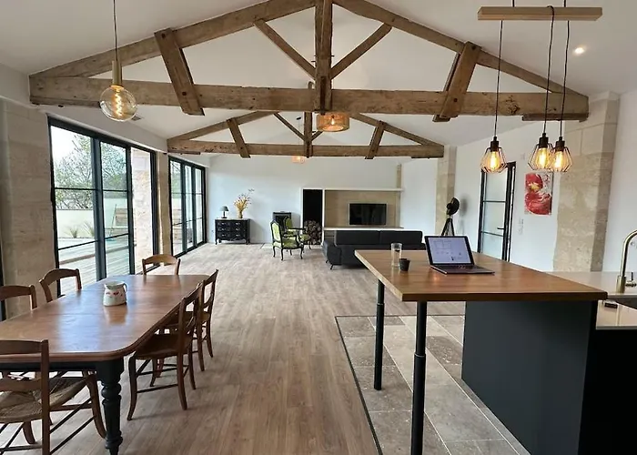 Ancienne Tuilerie Entierement Renovee Avec Piscine Et Vue Sur La Dordogne Feriehus