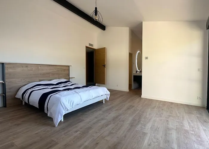 Ancienne Tuilerie Entierement Renovee Avec Piscine Et Vue Sur La Dordogne * Fronsac (Gironde)