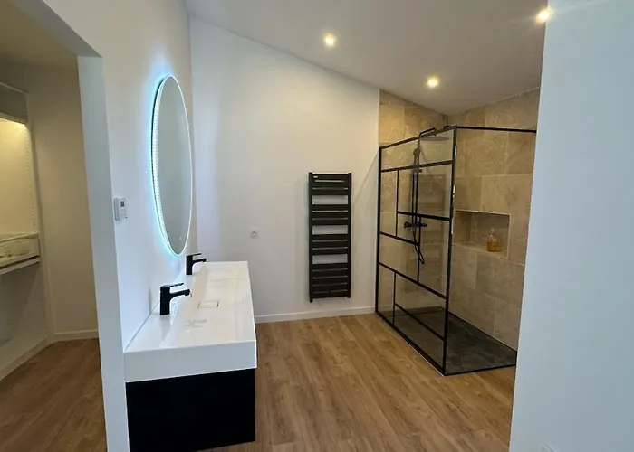 Feriehus Ancienne Tuilerie Entierement Renovee Avec Piscine Et Vue Sur La Dordogne Fronsac (Gironde)